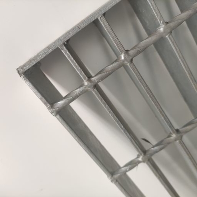 L'immersion chaude en acier argentée blanche de soudage par pression de grille en métal a galvanisé