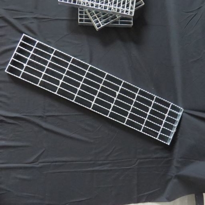 Bandes de roulement d'escalier en acier dentelées antidérapantes de grille anticorrosion