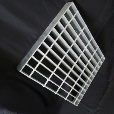 Bandes de roulement d'escalier en acier dentelées antidérapantes de grille anticorrosion