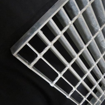 Bandes de roulement d'escalier en acier dentelées antidérapantes de grille anticorrosion