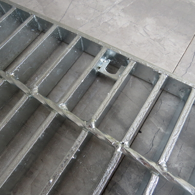 T1 blanc argenté - bandes de roulement d'escalier en acier de la grille T4 adaptées aux besoins du client