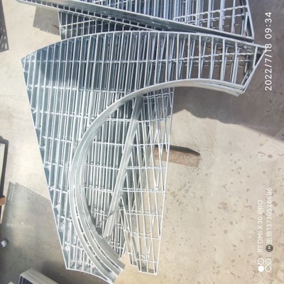 La grille galvanisée en métal d'acier au carbone d'immersion chaude a adapté spécial aux besoins du client formé