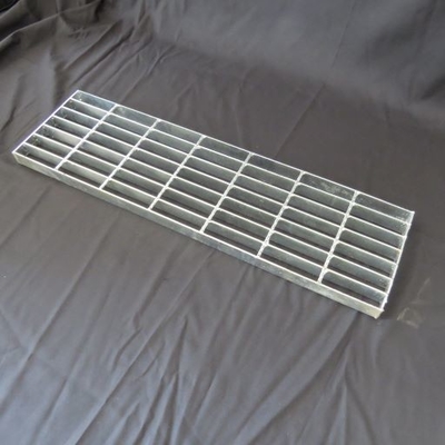 Couleur argentée galvanisée de bandes de roulement d'escalier de grille d'acier au carbone d'immersion chaude