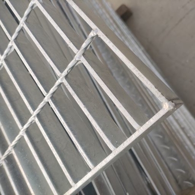 Anti corrosion adaptée aux besoins du client de grille en acier blanche argentée en métal