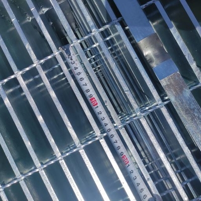 Grille en acier en métal du carbone Q235 soutenant le lancement 30mm de barre