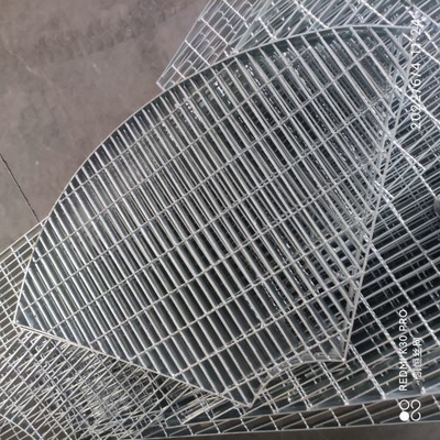 Résistance à l'impact adaptée aux besoins du client par grille en acier formée spéciale