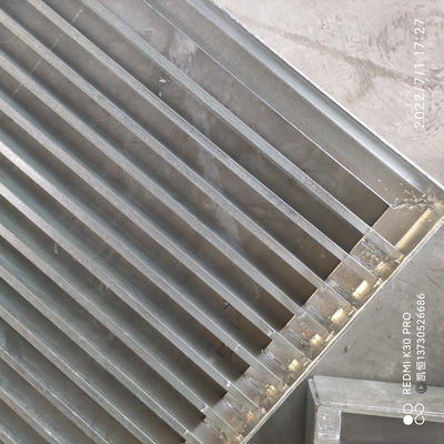 Tailleur Made Silver Pressure soudant la grille en acier galvanisée pour la plate-forme d'usine
