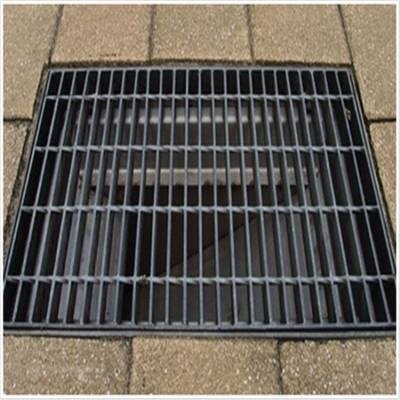 La pression discordante en acier galvanisée à chaud a soudé la grille discordante en acier de couverture de puits de grille de l'eau
