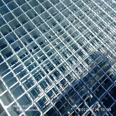 La pression discordante en acier galvanisée à chaud a soudé la grille discordante en acier de couverture de puits de grille de l'eau