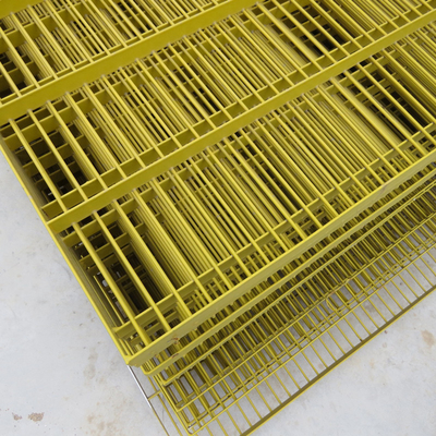 Panneaux discordants en acier en plastique résistants d'alcali pour clôturer ou plancher de cage jaune ou vert