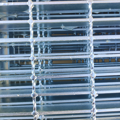 L'immersion chaude d'OEM a galvanisé la grille en acier en métal pour le passage couvert d'étape