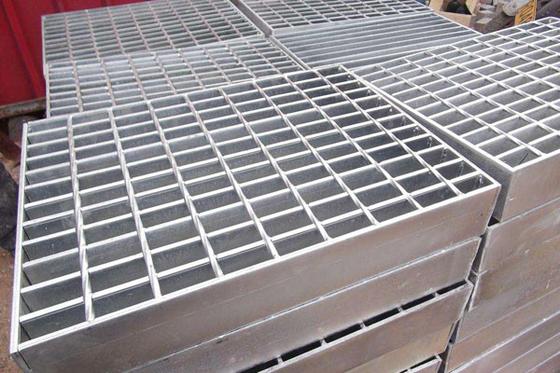 Grille galvanisée blanche argentée de grille en métal pour le passage couvert
