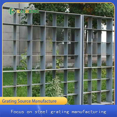 L'immersion chaude de l'acier au carbone Q235 a galvanisé Mesh Fencing Grid Customized soudé