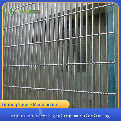 L'immersion chaude de l'acier au carbone Q235 a galvanisé Mesh Fencing Grid Customized soudé