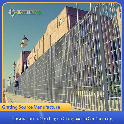 L'immersion chaude de l'acier au carbone Q235 a galvanisé Mesh Fencing Grid Customized soudé