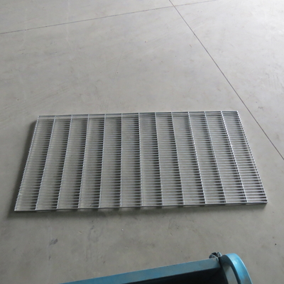 Grille en acier de poulet de Chambre en métal de grille de passerelle faite sur commande de plancher