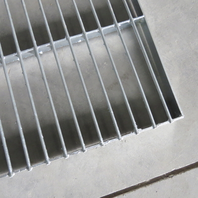 Grille en acier de poulet de Chambre en métal de grille de passerelle faite sur commande de plancher