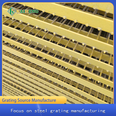 Acier inférieur Mesh Grating Plastic Impregnated de plancher de grille en métal de cage