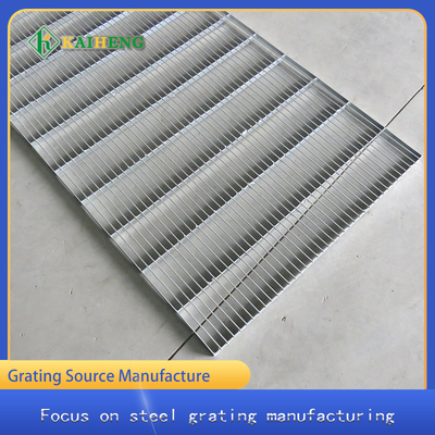 Grille galvanisée de plancher de grille en métal d'immersion chaude pour la barrière de cage de volaille
