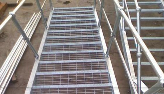 L'escalier en acier de la grille T3 marche des étapes galvanisées de râper d'immersion chaude