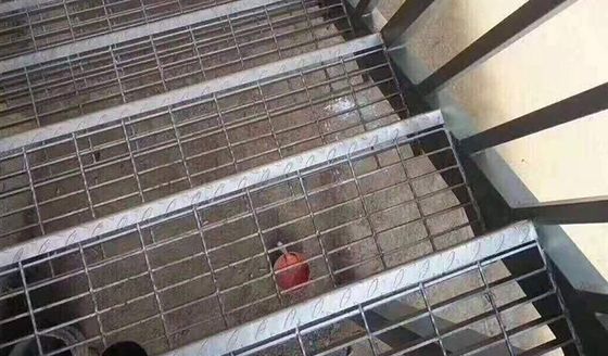 L'escalier en acier de la grille T3 marche des étapes galvanisées de râper d'immersion chaude