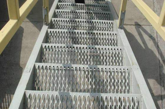 L'immersion chaude de sécurité a galvanisé les bandes de roulement d'escalier râpées en acier en métal