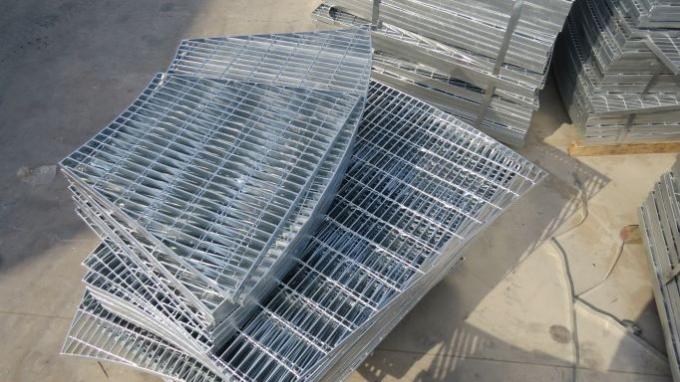 grille en acier en métal