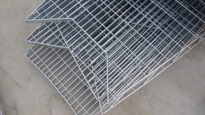 grille en acier en métal