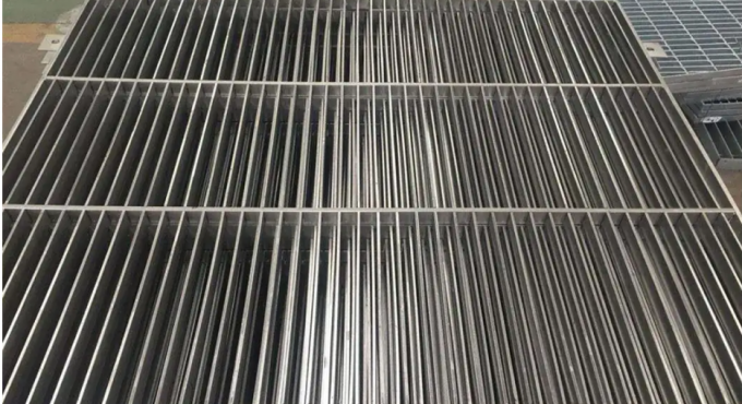 grille en acier en métal